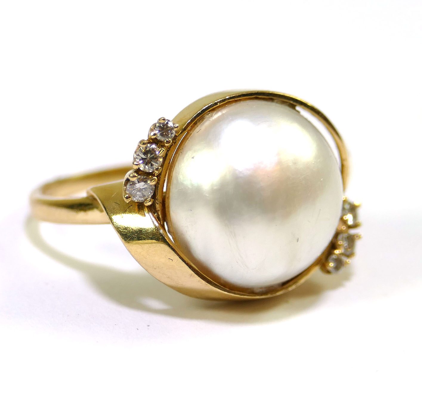 Blister Pearl & Graduating Diamond 14k Yellow Gold Ring