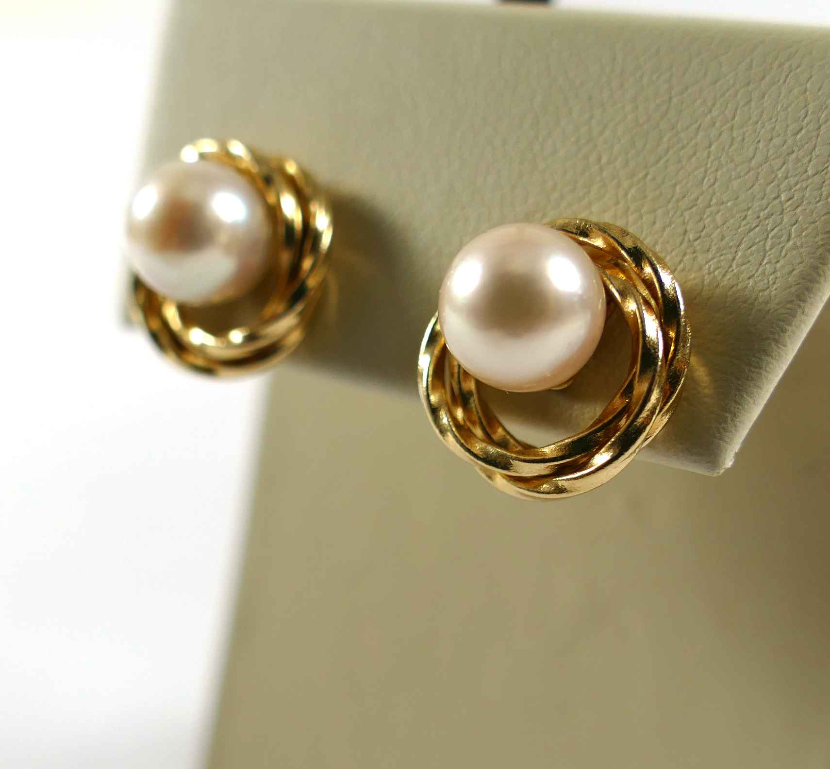 Natural Pink Pearl 14k Yellow Gold Stud Earrings Tns Diamonds