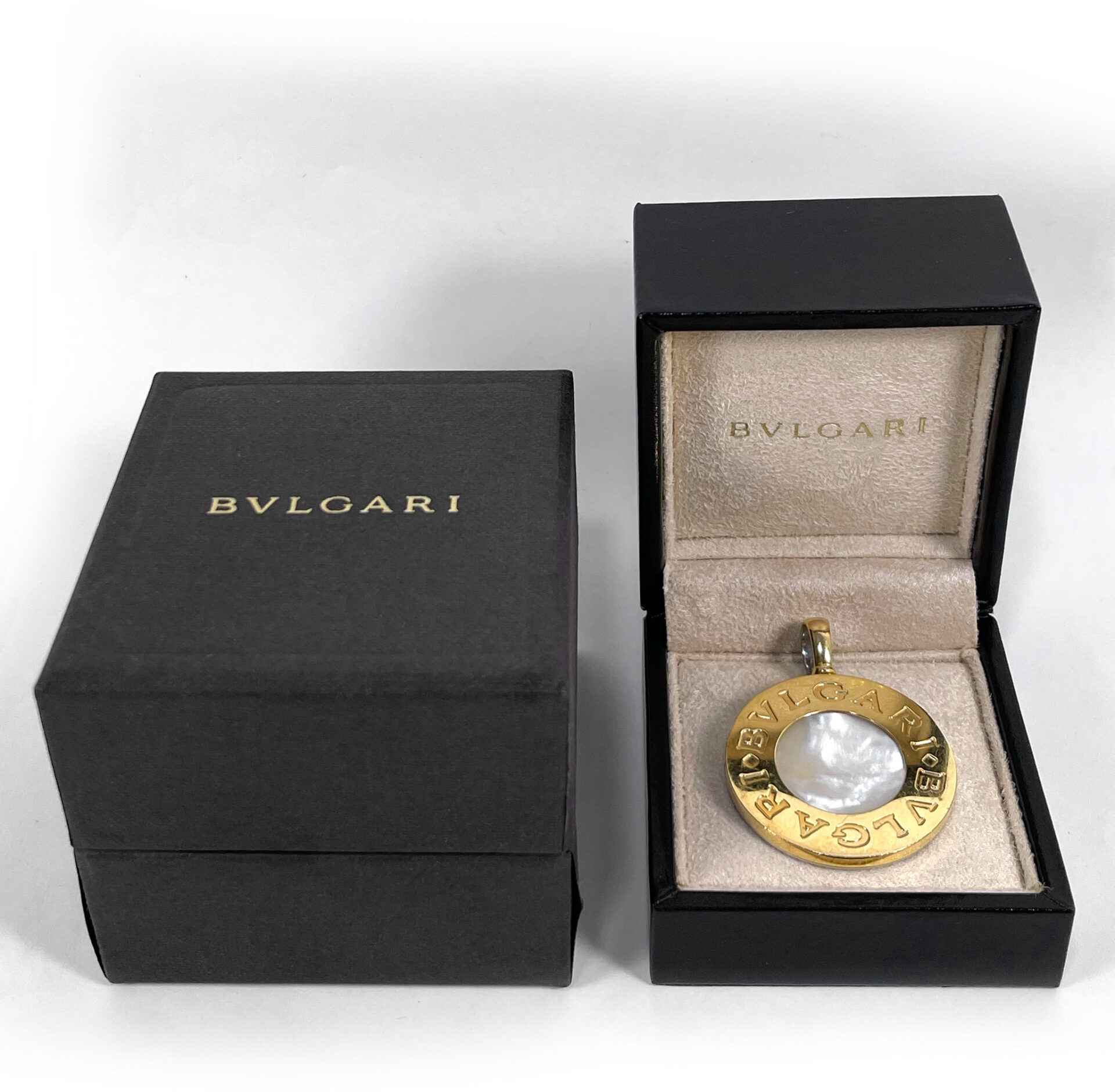 Bulgari Mother of Pearl Onyx 18k Yellow Gold Reversible Engraved Pendant