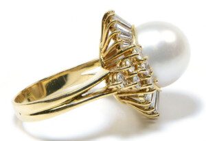 Vintage Handmade South Sea Pearl & Diamond Ring in 18k Yellow Gold